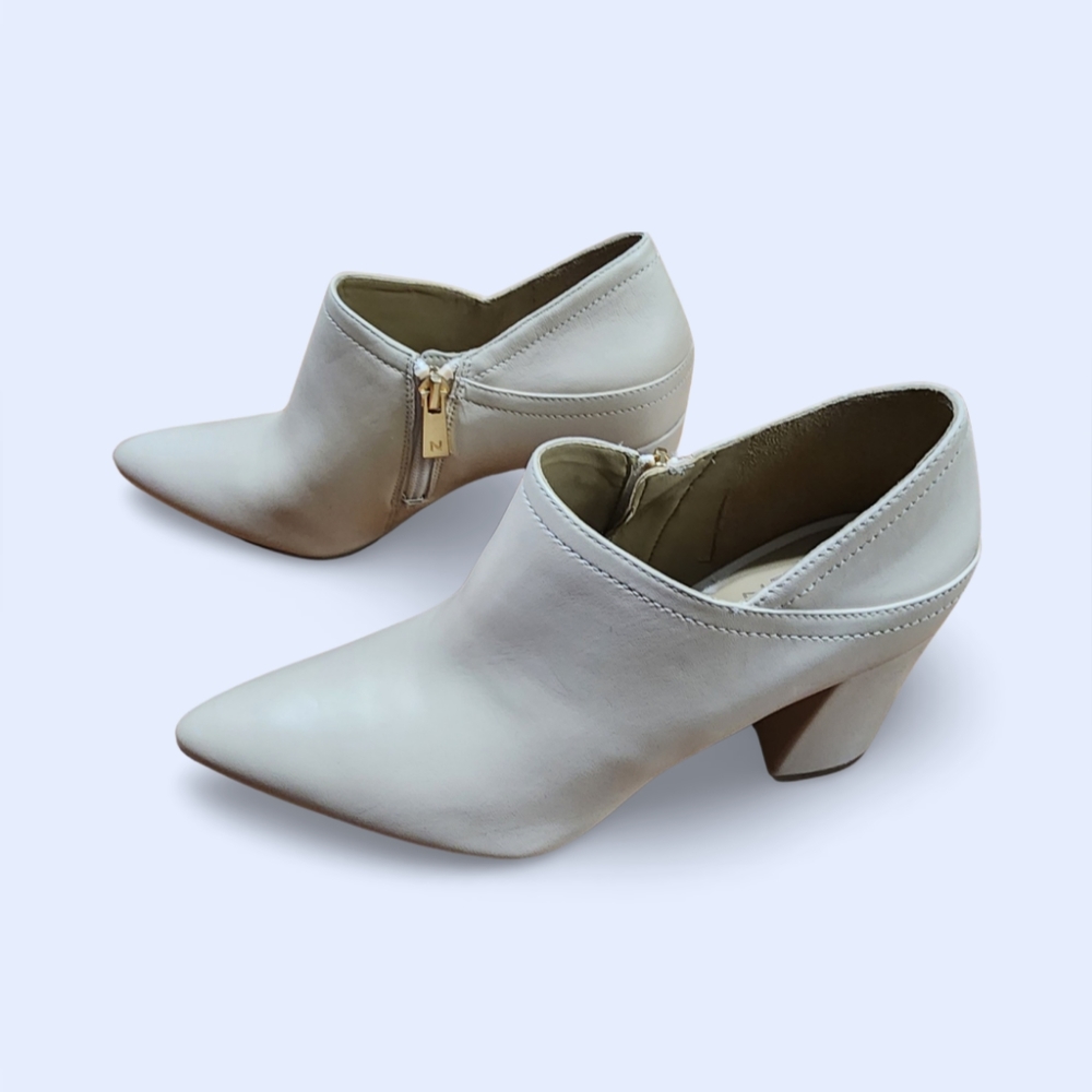 NWOB Neutraluzer Porcelain HOLLIDAY POINTED TOE ANKLE BOOT| SIZE 7 |Retails $145